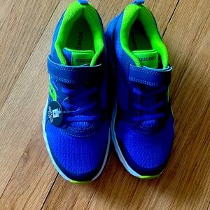 Brand New Saucony Size 4 Boys Sneakers w/ Velcro strap
